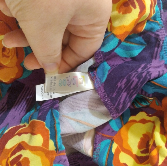 Lularoe Tall & Curvy Floral Leggings - Picture 3 of 4